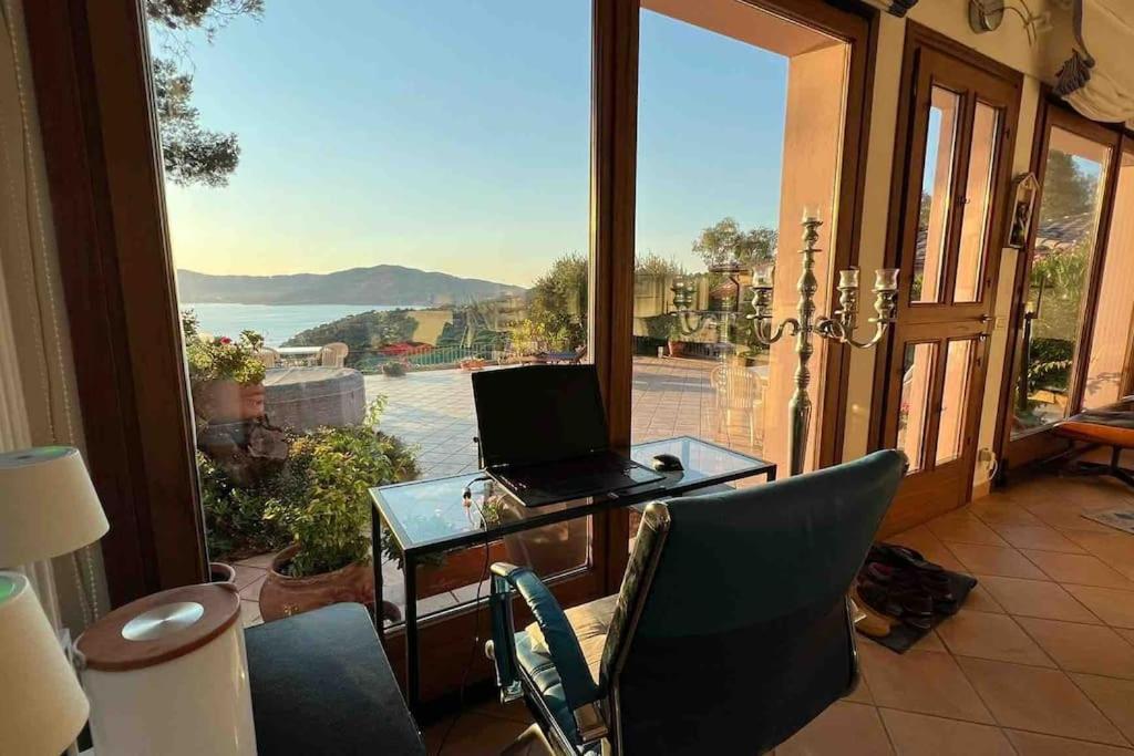 Villa Mit Whirlpool Und Phantastischer Aussicht Capoliveri  Dış mekan fotoğraf