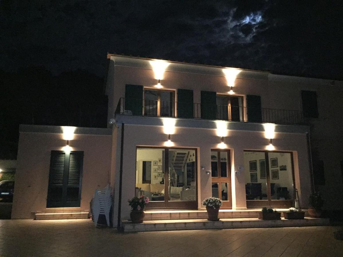 Villa Mit Whirlpool Und Phantastischer Aussicht Capoliveri  Dış mekan fotoğraf