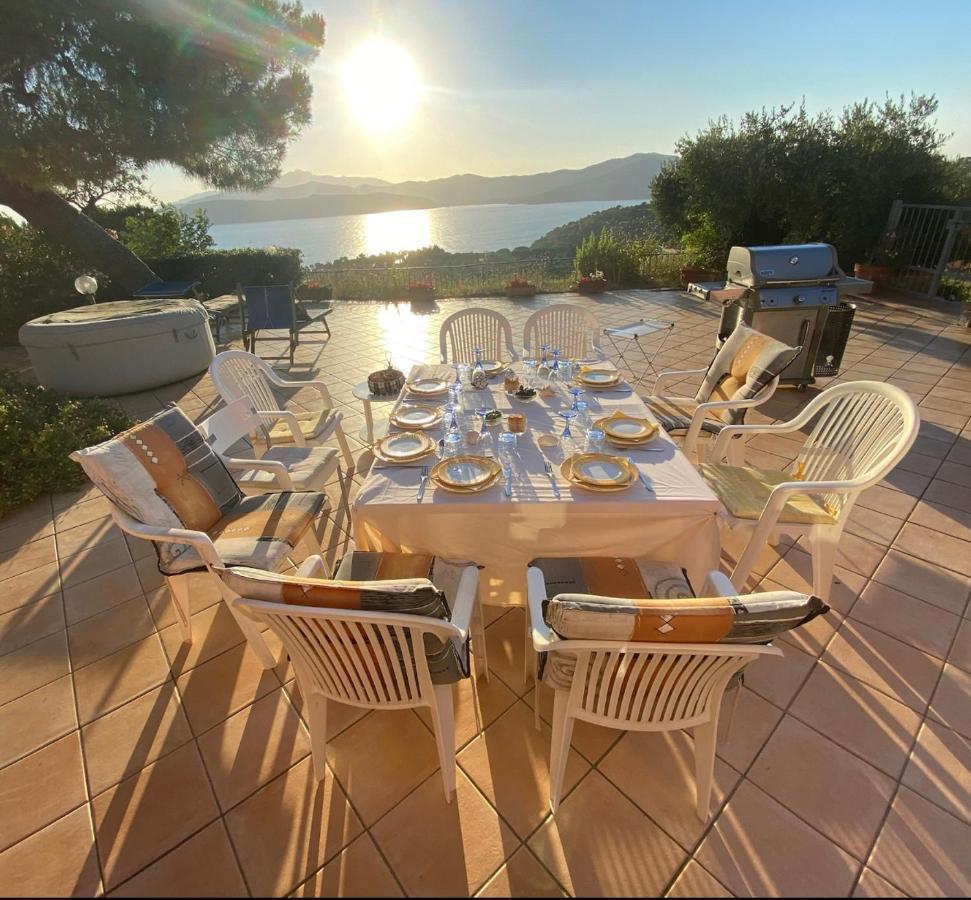 Villa Mit Whirlpool Und Phantastischer Aussicht Capoliveri  Dış mekan fotoğraf